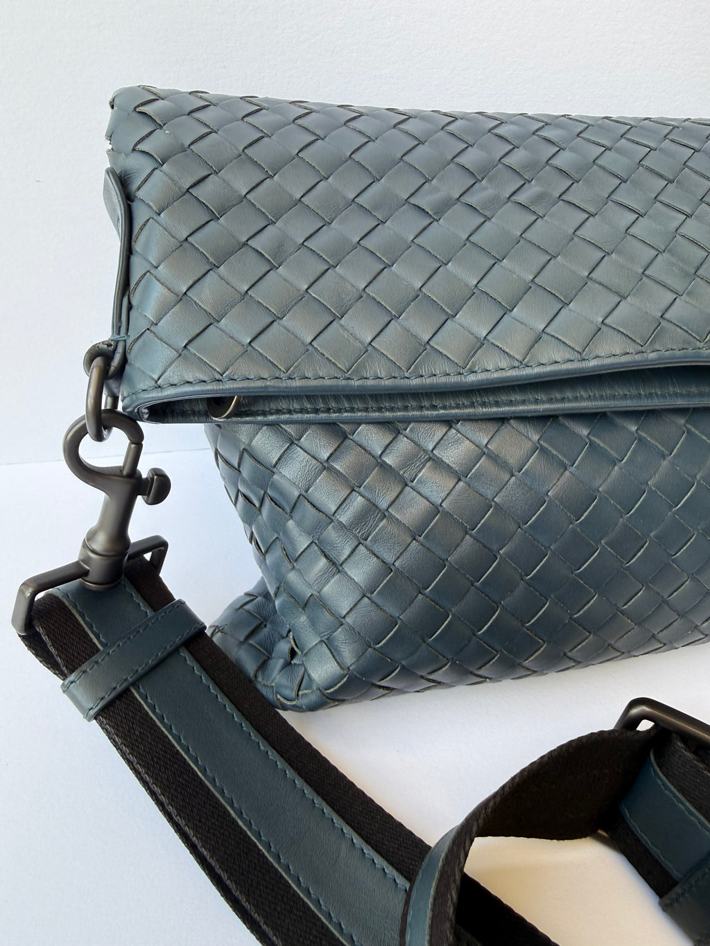 Bottega Veneta Intrecciato Crossbody Messenger Bag — Steel Blue