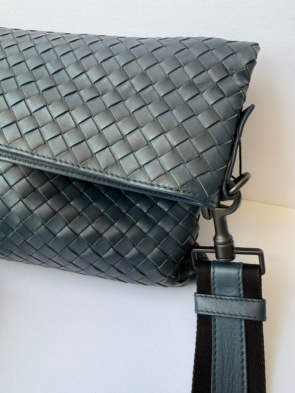 Bottega Veneta Intrecciato Crossbody Messenger Bag — Steel Blue
