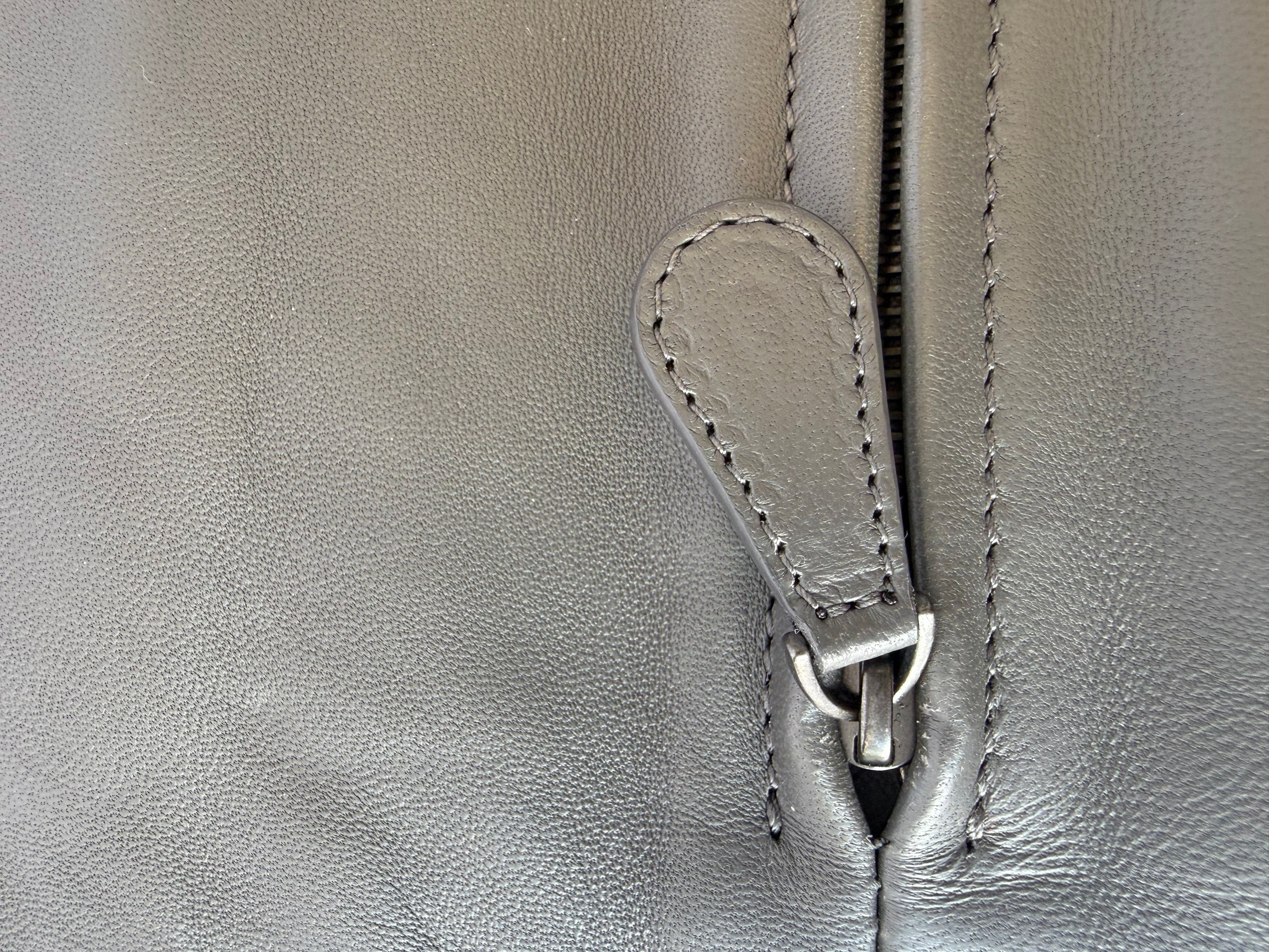 Bottega Veneta Turn Lock Clutch in Olive/Grey