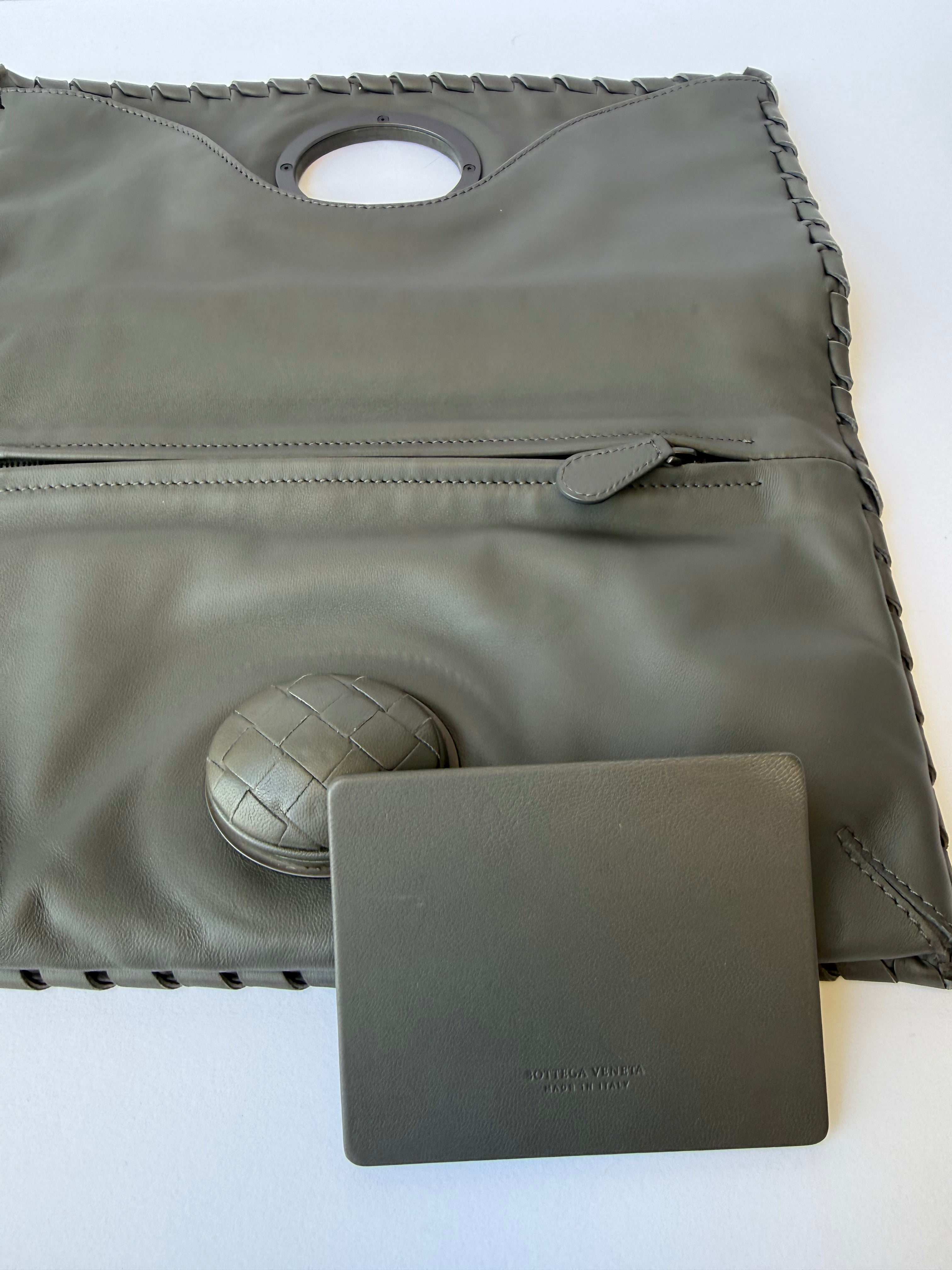 Bottega Veneta Turn Lock Clutch in Olive/Grey