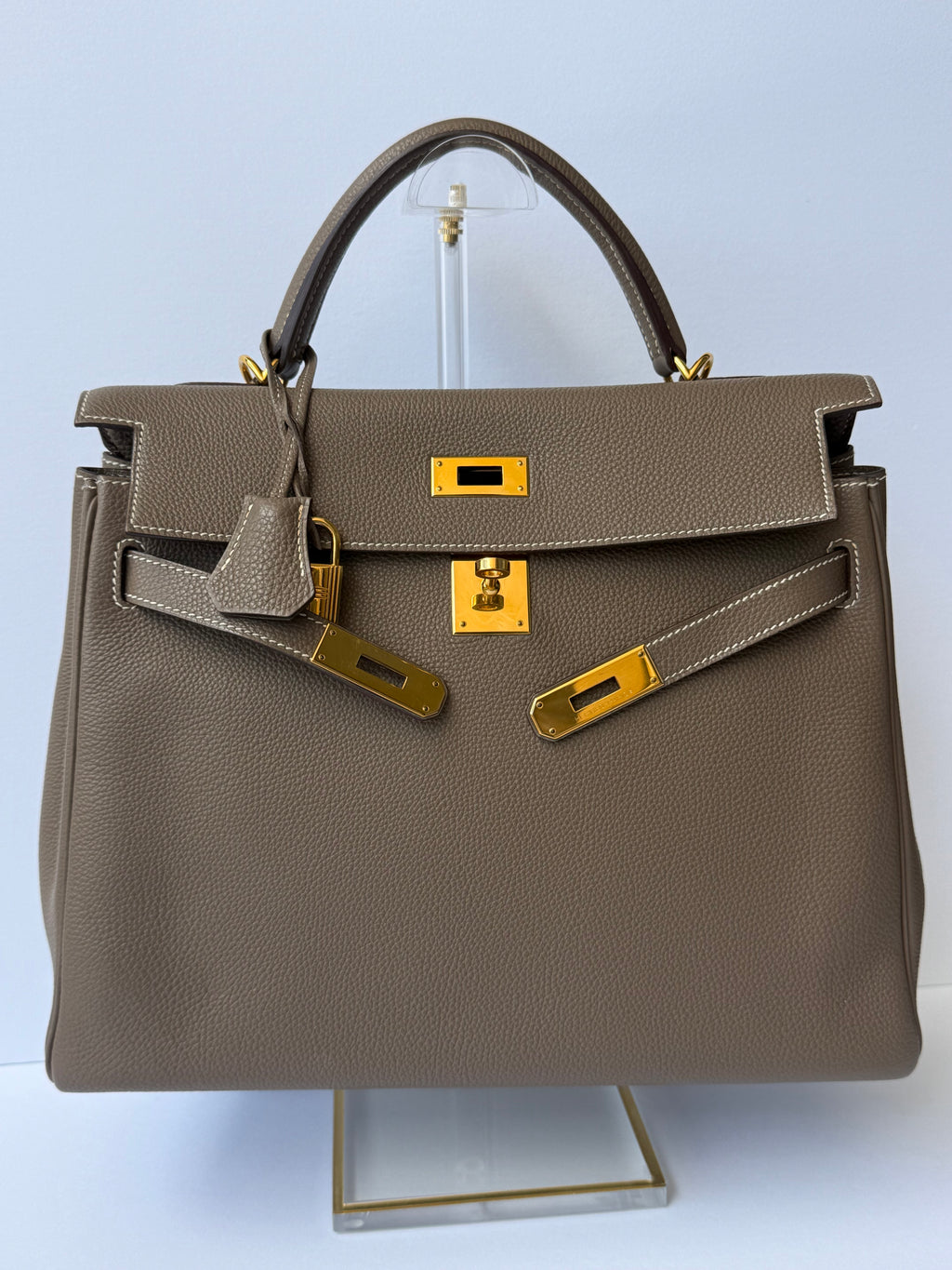 Hermès Kelly 32 Retourné in Étoupe Clemence with Gold Hardware