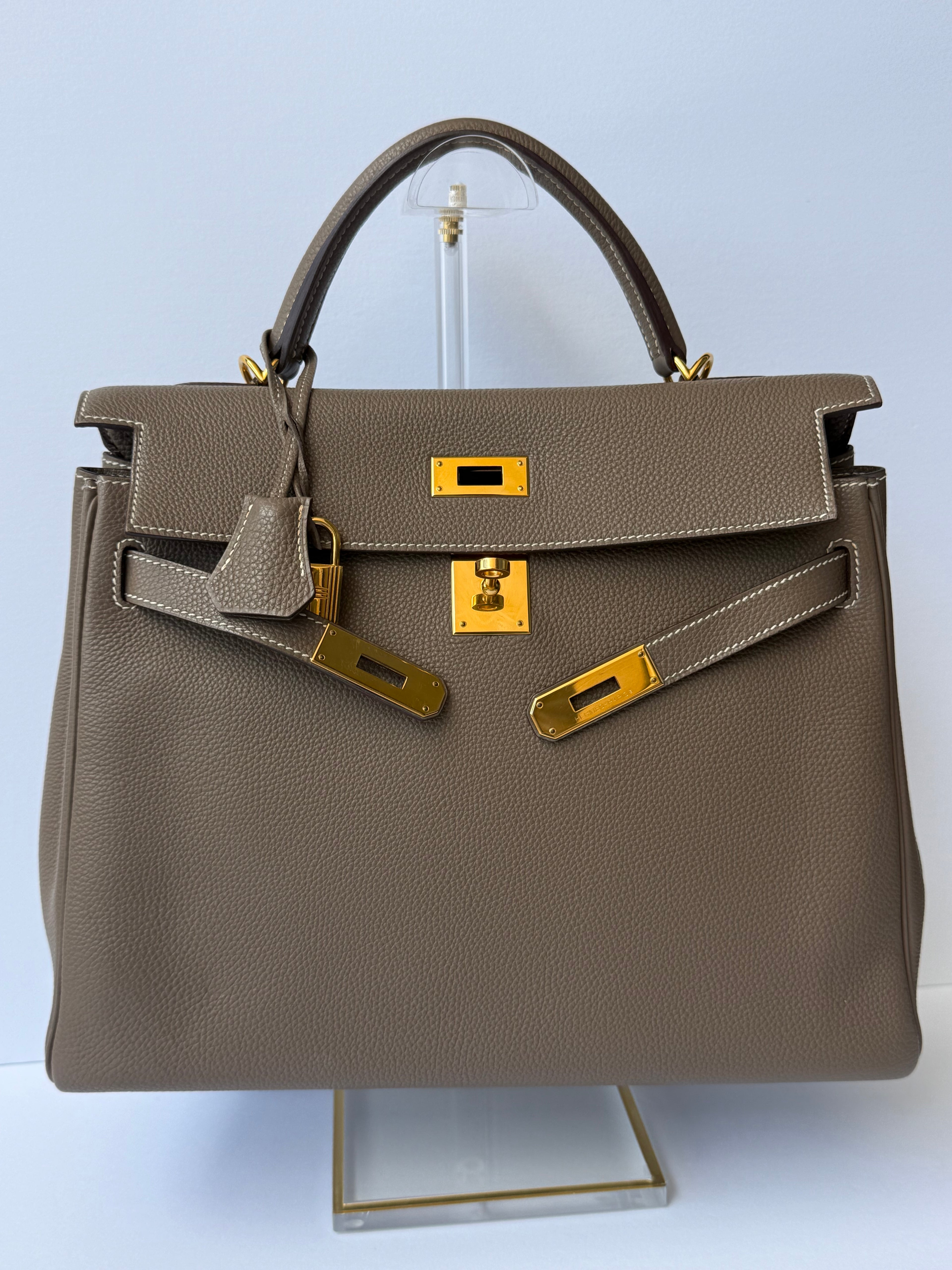 Hermès Kelly 32 Retourné in Étoupe Clemence with Gold Hardware