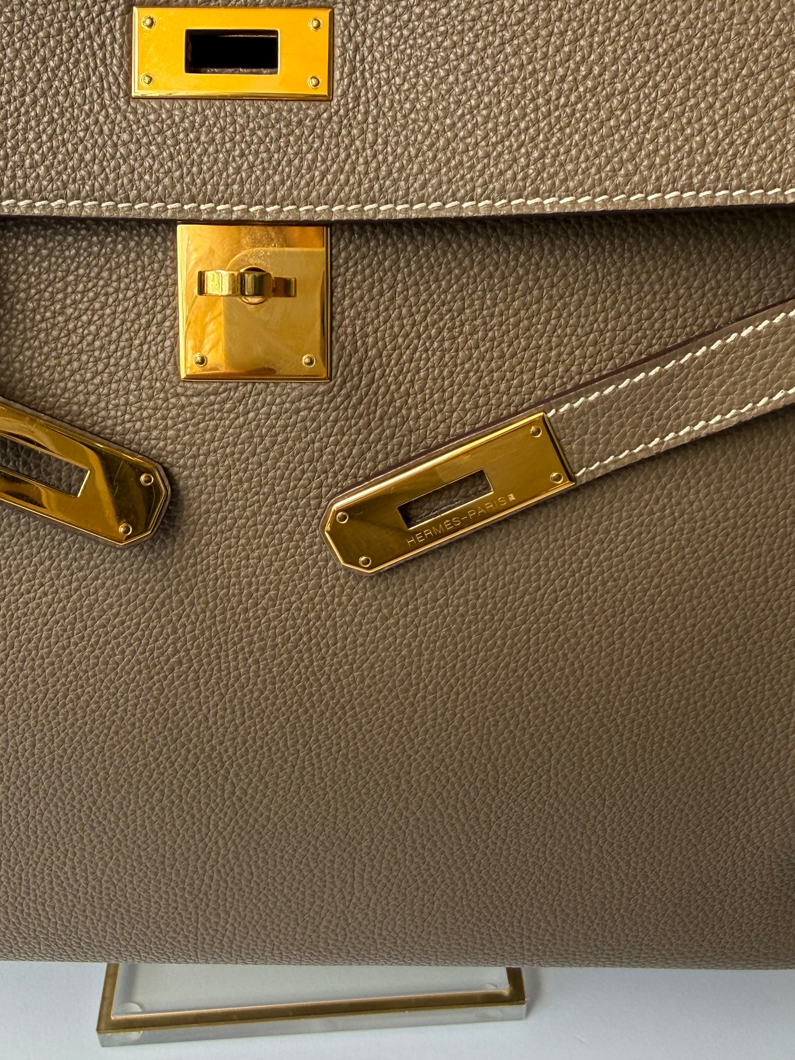 Hermès Kelly 32 Retourné in Étoupe Clemence with Gold Hardware