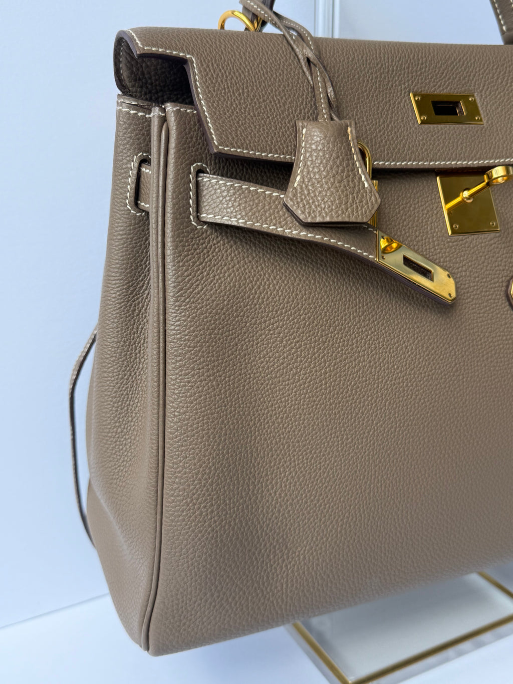 Hermès Kelly 32 Retourné in Étoupe Clemence with Gold Hardware