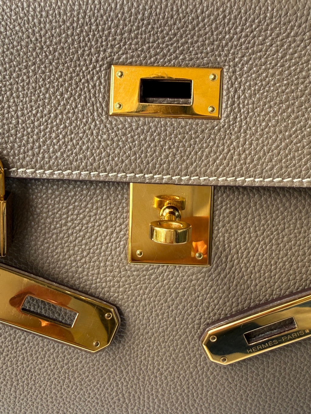 Hermès Kelly 32 Retourné in Étoupe Clemence with Gold Hardware