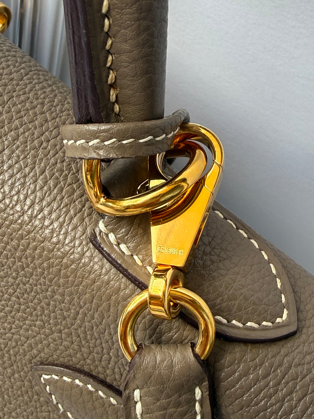 Hermès Kelly 32 Retourné in Étoupe Clemence with Gold Hardware