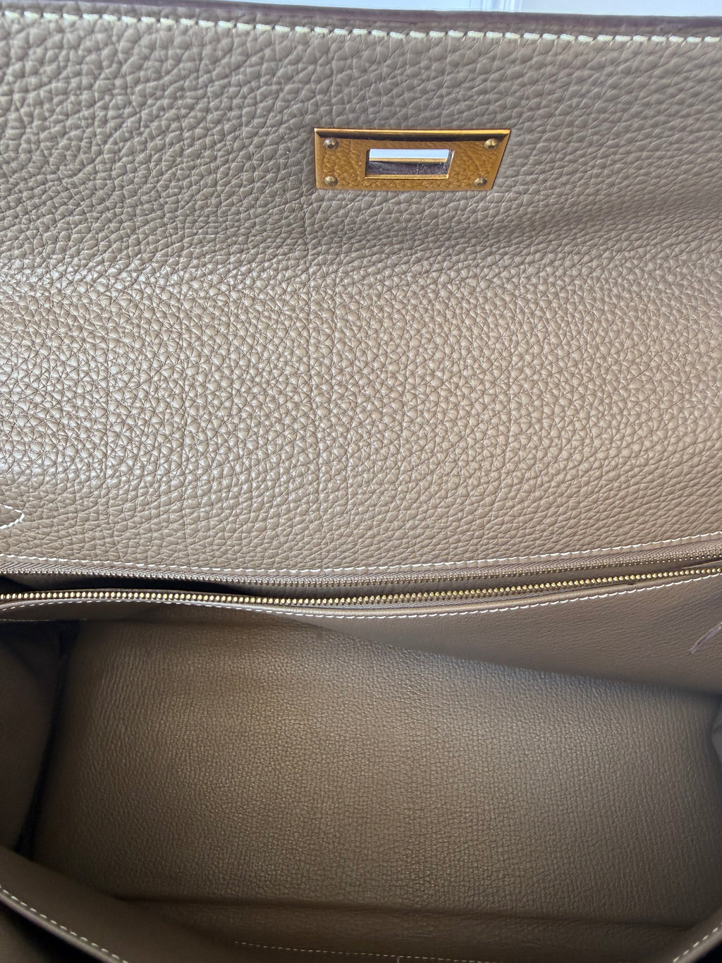 Hermès Kelly 32 Retourné in Étoupe Clemence with Gold Hardware